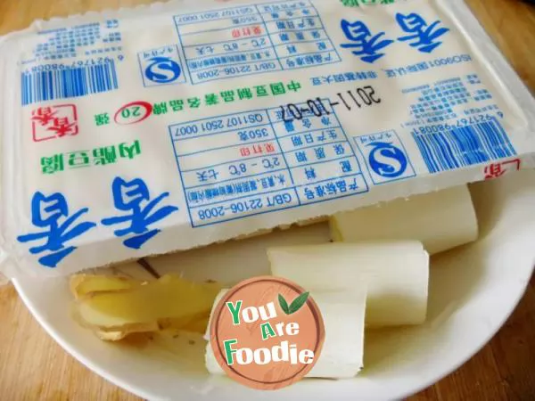 [health soup pot] milky white thick soup -- crucian bean curd soup