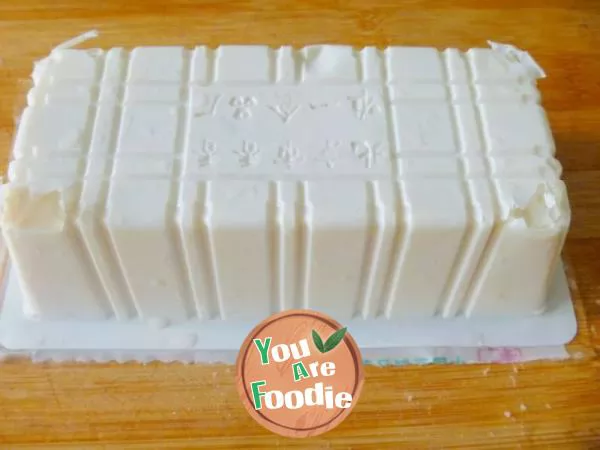 [health soup pot] milky white thick soup -- crucian bean curd soup