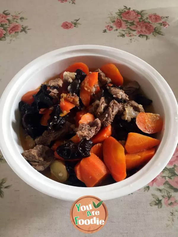 Stewed-beef-with-fungus-and-carrot