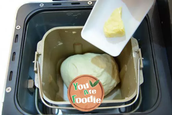 Method of making bread by bread machine (Chinese Hokkaido toast)