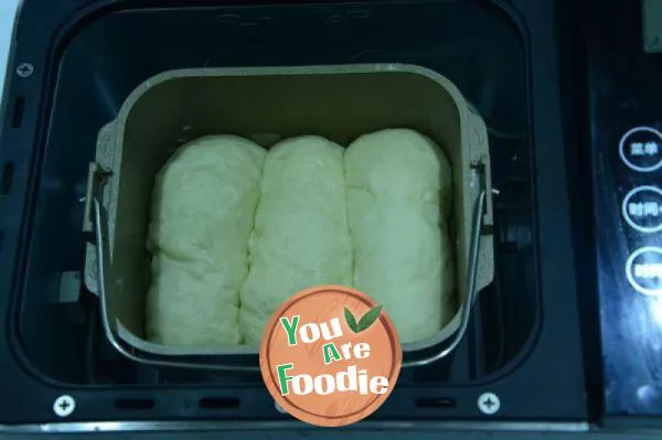 Method of making bread by bread machine (Chinese Hokkaido toast)