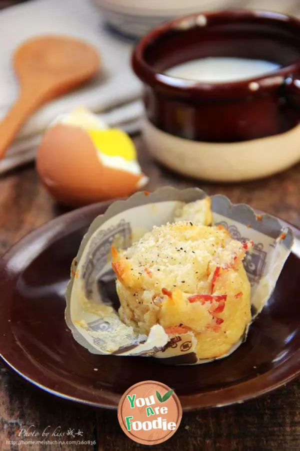 A-mouthful-of-sweet-potato-mashed-bacon-Muffin