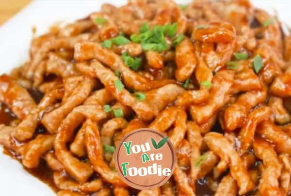 The shredded pork with Beijing sauce is very simple. The shredded pork is smooth and has a strong soy sauce flavor. It is loved by adults and children. It is more delicious than the restaurant!