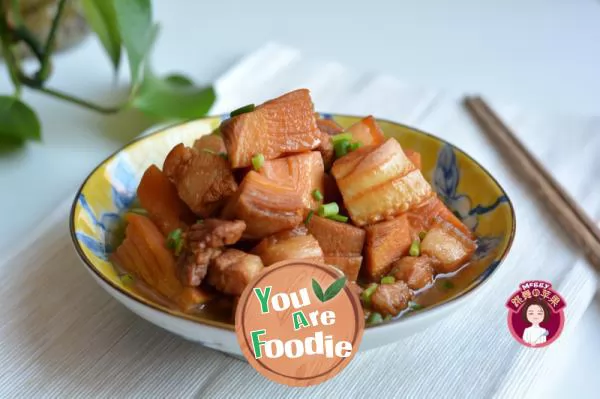 Stewed spring bamboo shoots with streaky pork