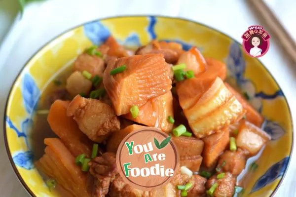 Stewed spring bamboo shoots with streaky pork