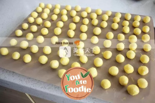 Here comes the delicious mango golden coconut ball