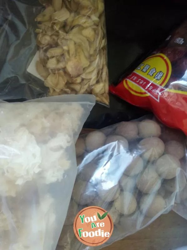 Longan, lily, red date and agaric soup