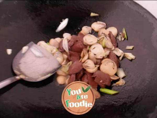 Duck blood with straw mushroom