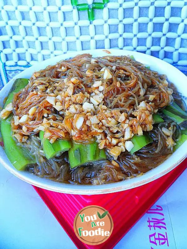 Steamed loofah with minced garlic and vermicelli