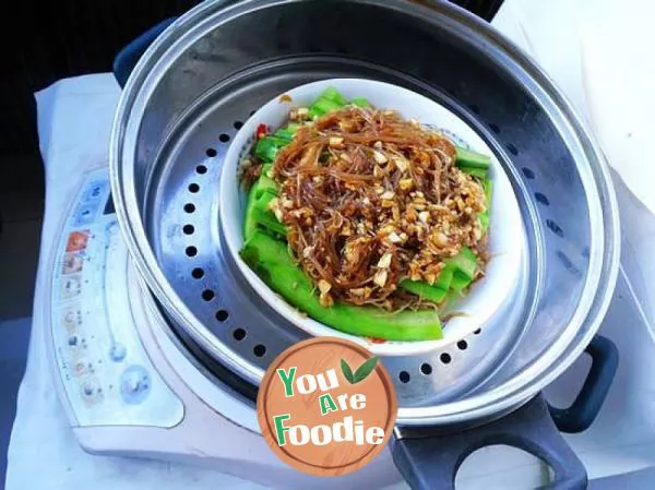 Steamed loofah with minced garlic and vermicelli