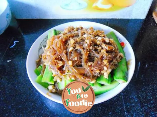 Steamed loofah with minced garlic and vermicelli