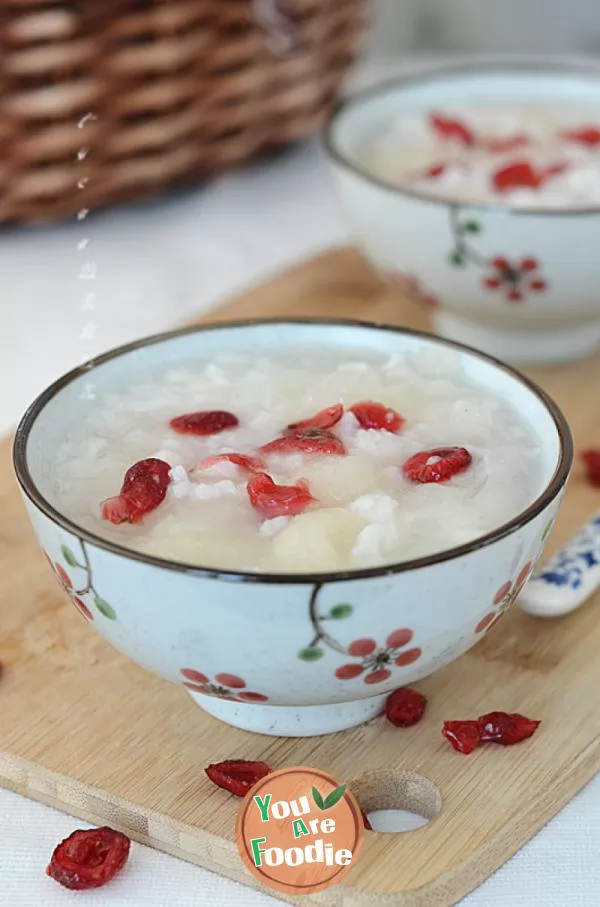 Cranberry, tremella and pear porridge