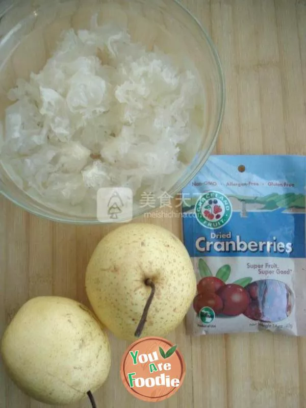 Cranberry, tremella and pear porridge