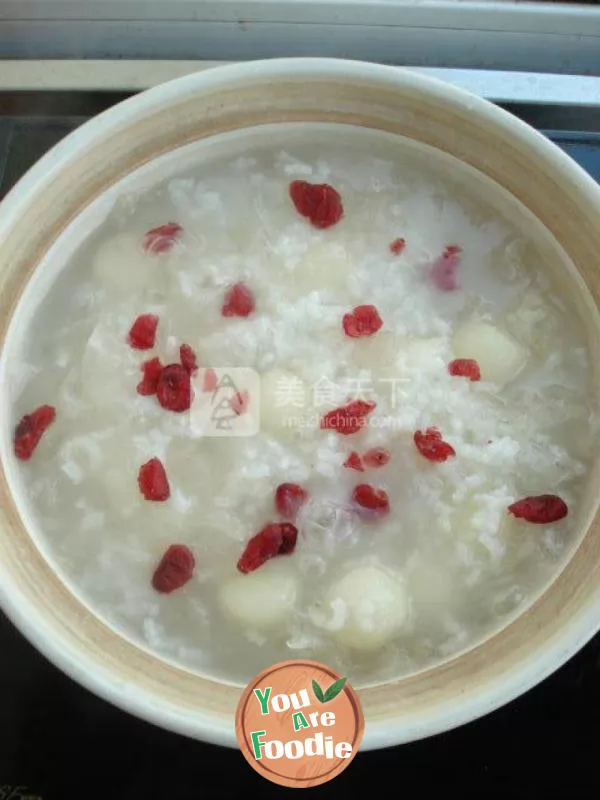 Cranberry, tremella and pear porridge