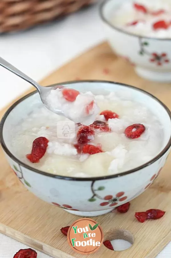 Cranberry, tremella and pear porridge