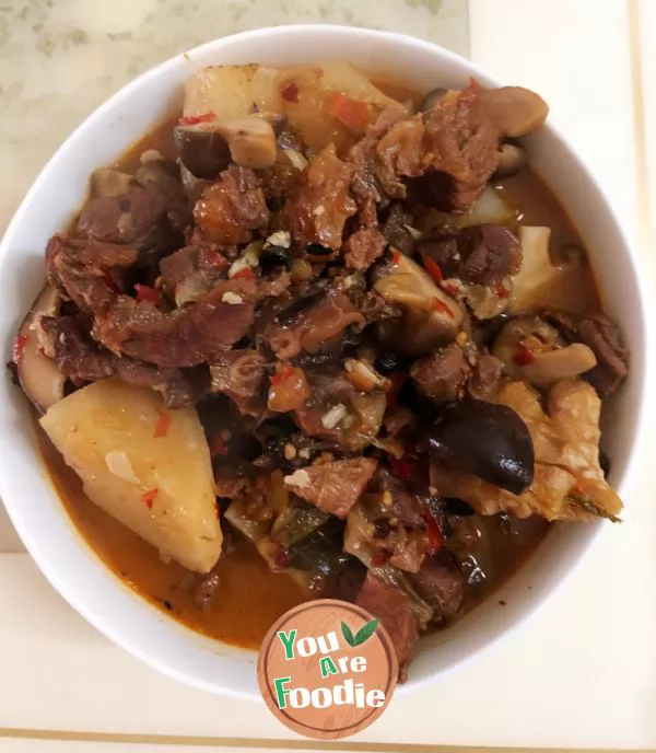 Noodles with radish and beef soup cover