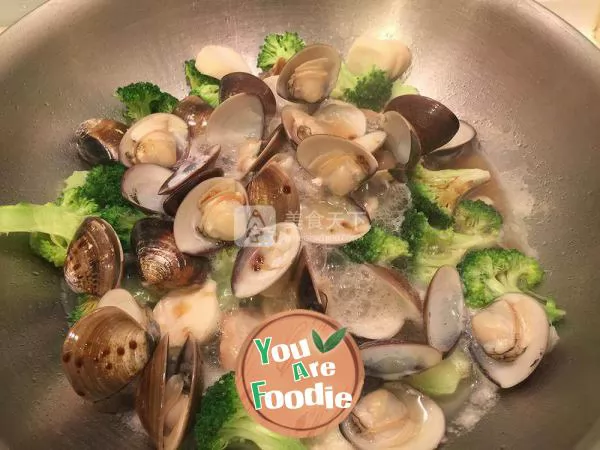 Clam broccoli (fresh vegetable clam)