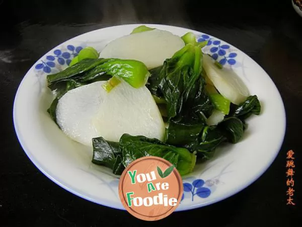 Fried-green-vegetables-with-garlic-flavored-yam