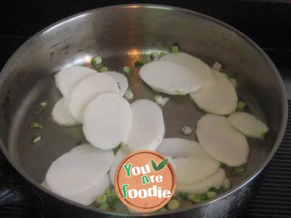 Fried green vegetables with garlic flavored yam