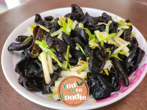 Stir fried black fungus with garlic yellow