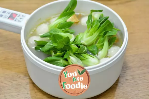 Fish balls and green vegetables soup