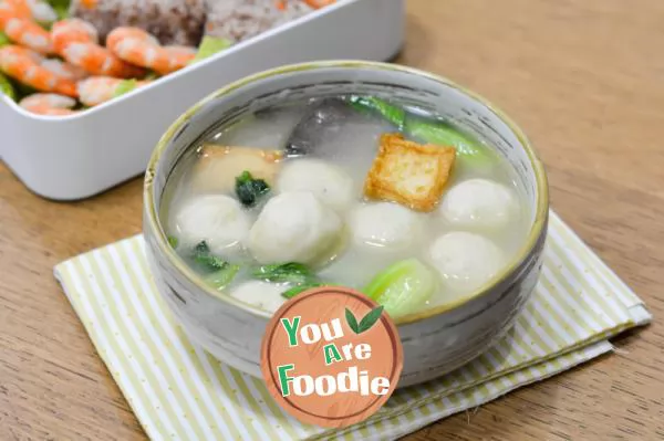 Fish balls and green vegetables soup