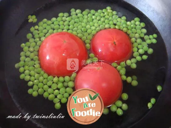 Scrambled eggs with tomatoes and peas