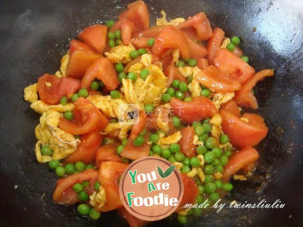 Scrambled eggs with tomatoes and peas