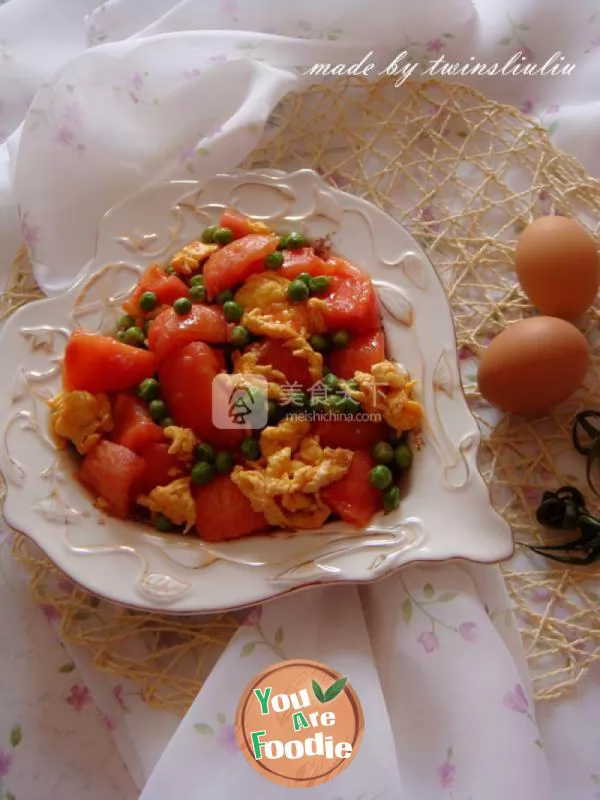 Scrambled eggs with tomatoes and peas