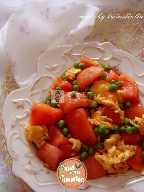 Scrambled eggs with tomatoes and peas