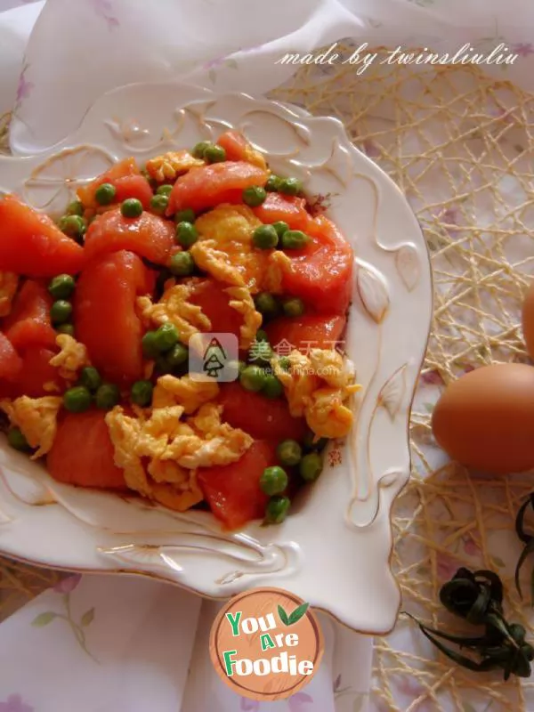 Scrambled eggs with tomatoes and peas