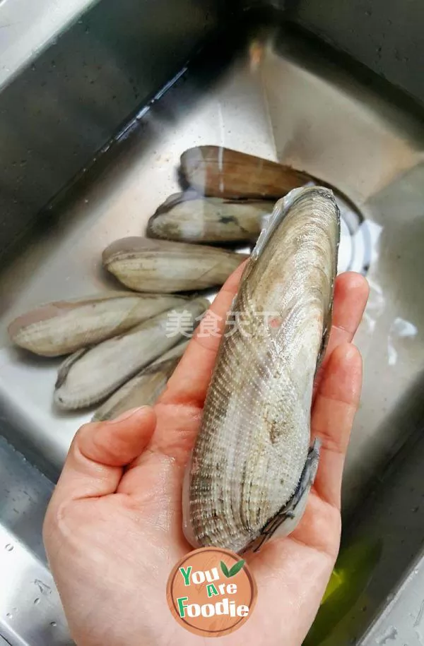 Steamed corn mussel with garlic