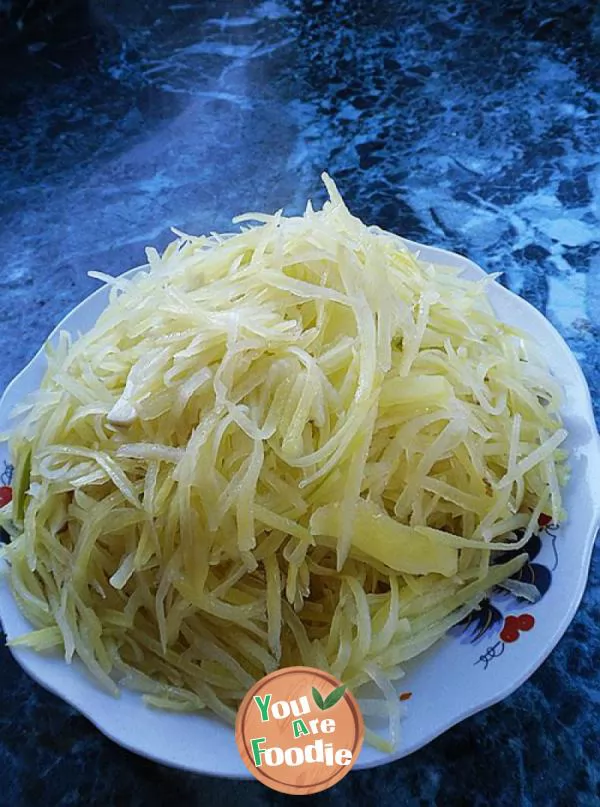 Simple homely dish -- [fried shredded potato with vegetables]