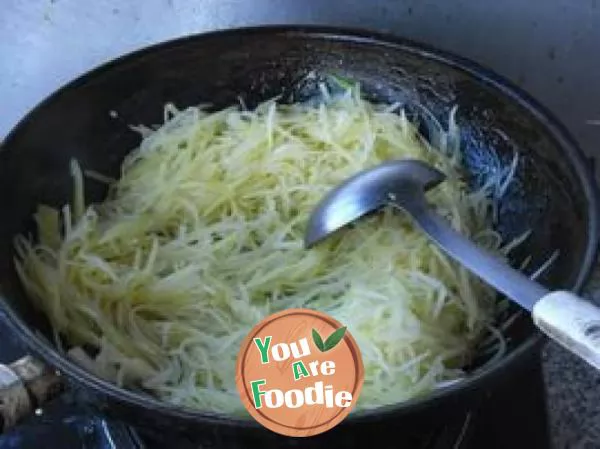Simple homely dish -- [fried shredded potato with vegetables]
