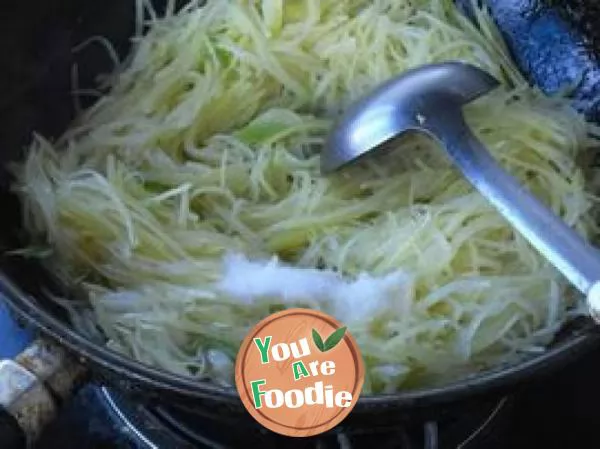 Simple homely dish -- [fried shredded potato with vegetables]