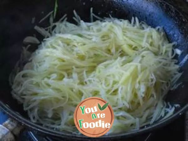 Simple homely dish -- [fried shredded potato with vegetables]
