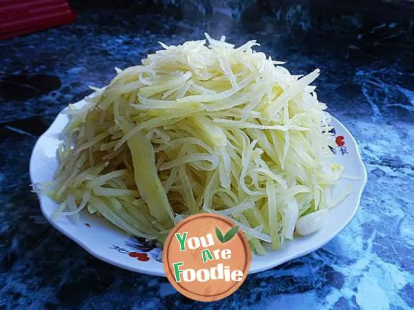 Simple homely dish -- [fried shredded potato with vegetables]