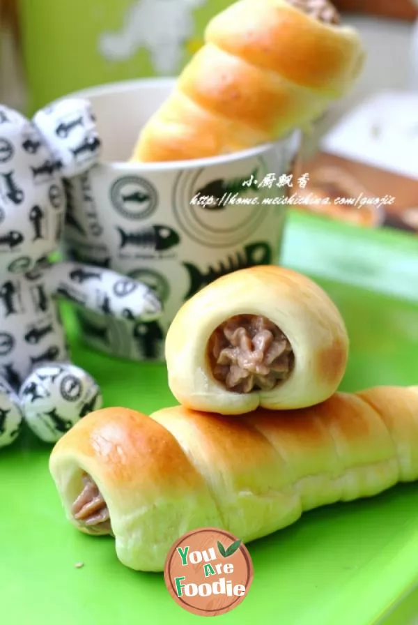 Bread-with-stuffing-tastes-good----cocoa-spiral-roll