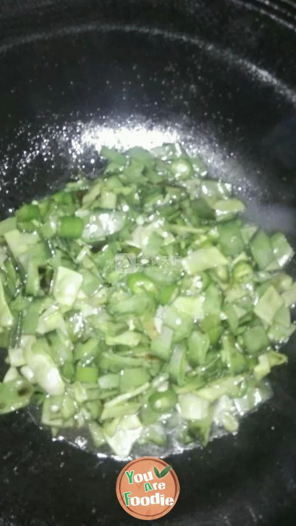 Fried lentils with green pepper