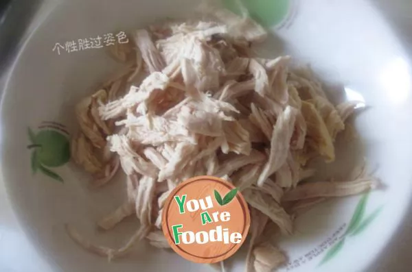 Stir fried chicken shreds can also be used as snacks