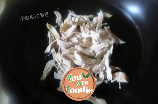 Stir fried chicken shreds can also be used as snacks