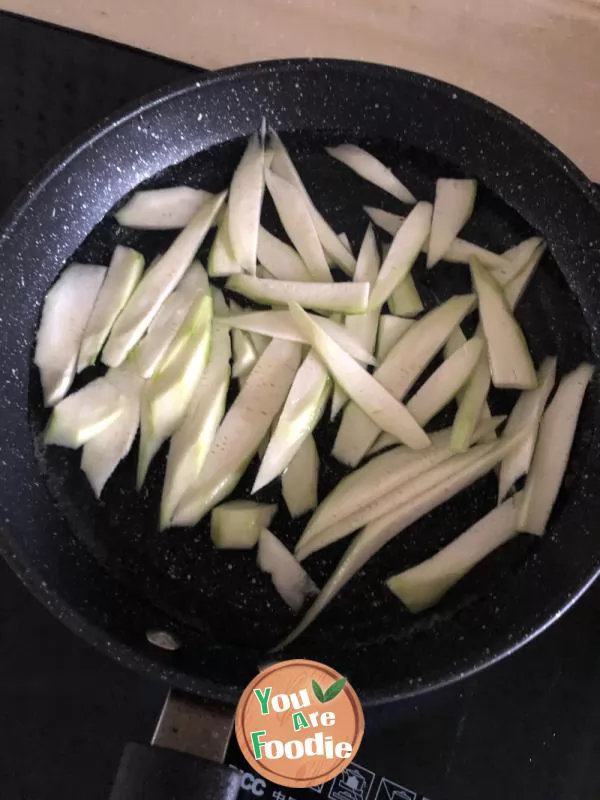 Fried rice with green pepper, pork and three vegetables