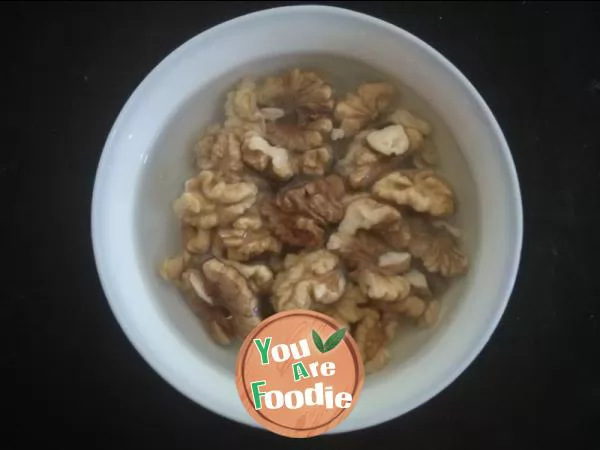 Diced walnuts with dried tofu