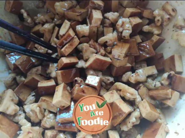 Diced walnuts with dried tofu