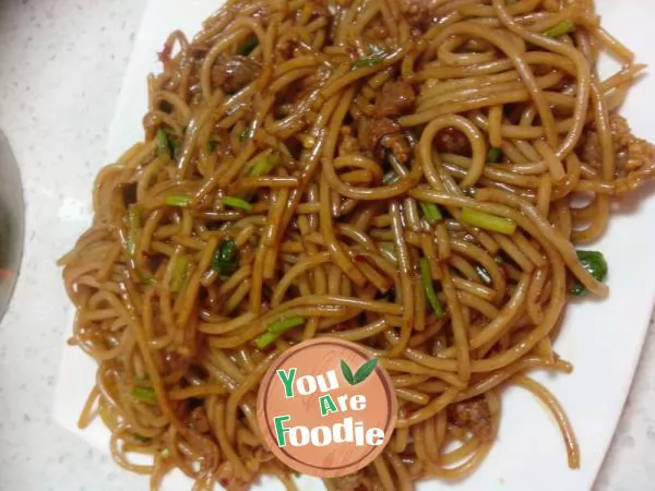 Fried meat noodles