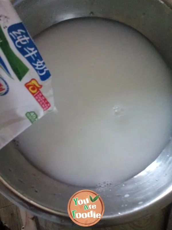 Steamed bread with milk