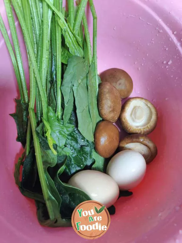 Fried Eggs with Spinach and Mushrooms