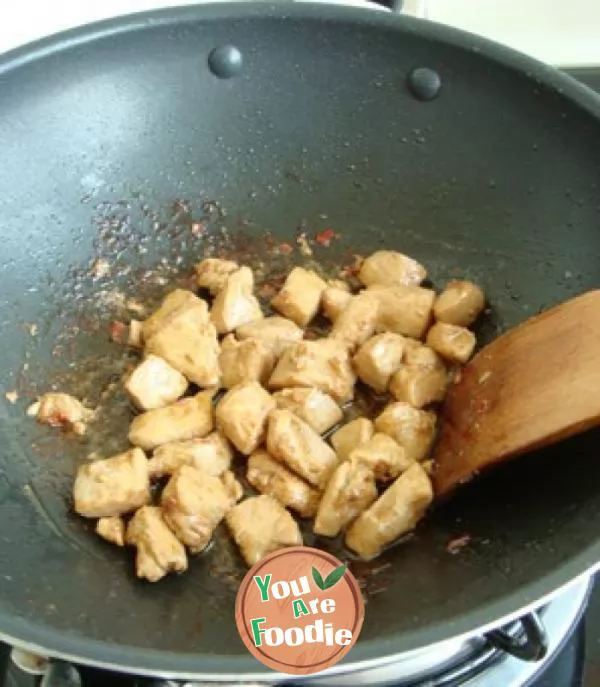 Fried diced chicken with black bean sauce