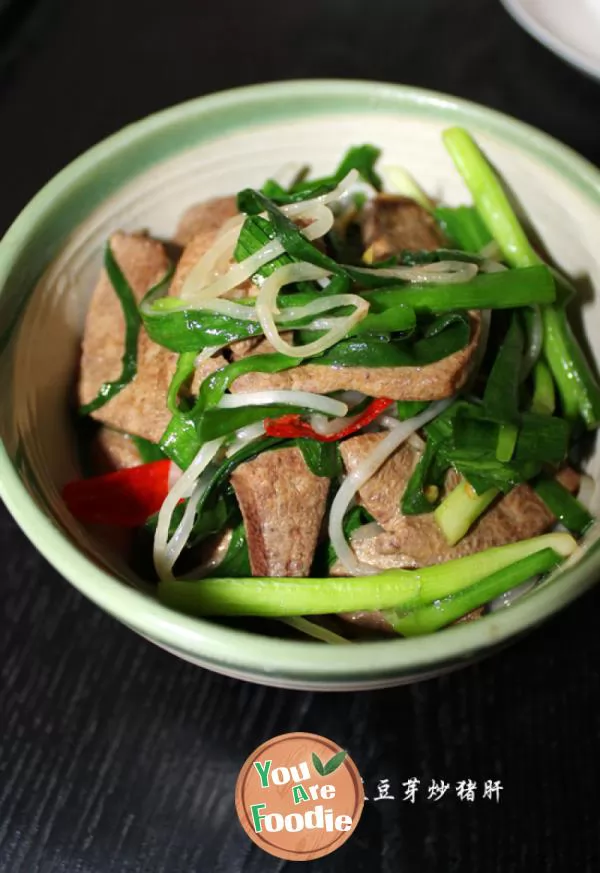 Invigorating-the-liver-and-brightening-the-eyes-----fried-pork-liver-with-leek-and-bean-sprouts