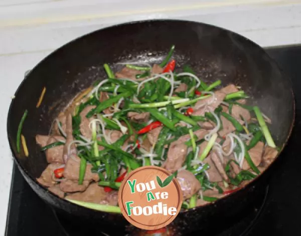 Invigorating the liver and brightening the eyes --- fried pork liver with leek and bean sprouts